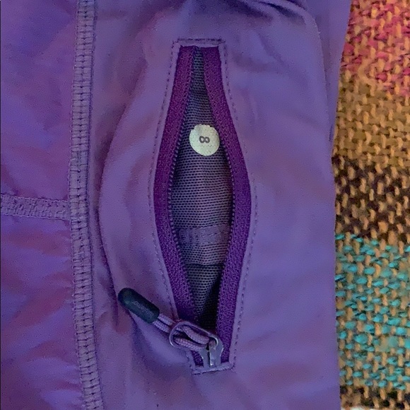 Lululemon shorts. Size 8 - Picture 5 of 5